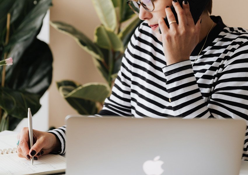 contact Rebecca Mercurio, licensed grief therapist and clinical social working in St. Louis Missouri