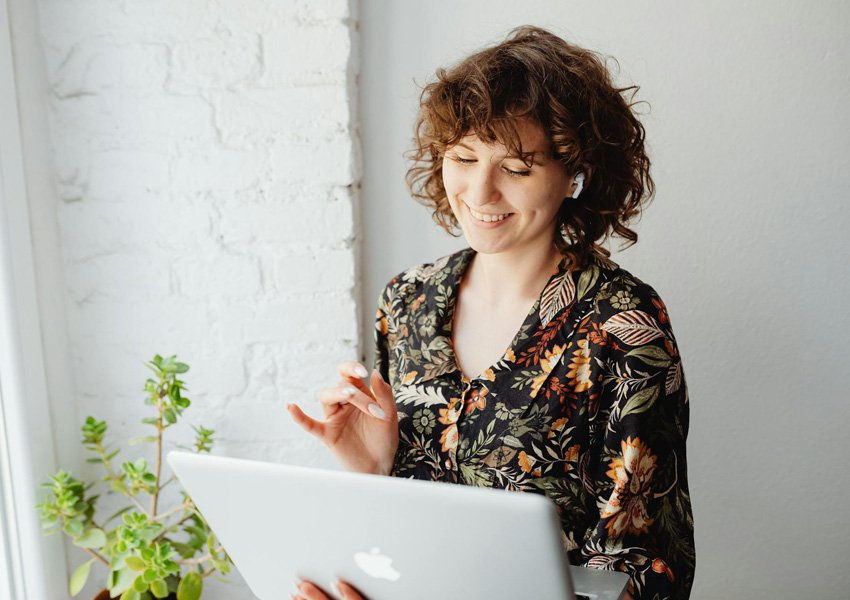 Hours and availability of Rebecca Mercurio